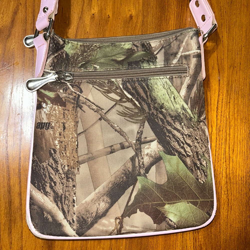 Bass Pro Shops Camo Crossbody Bag with Pink Trim - Picture 10 of 15